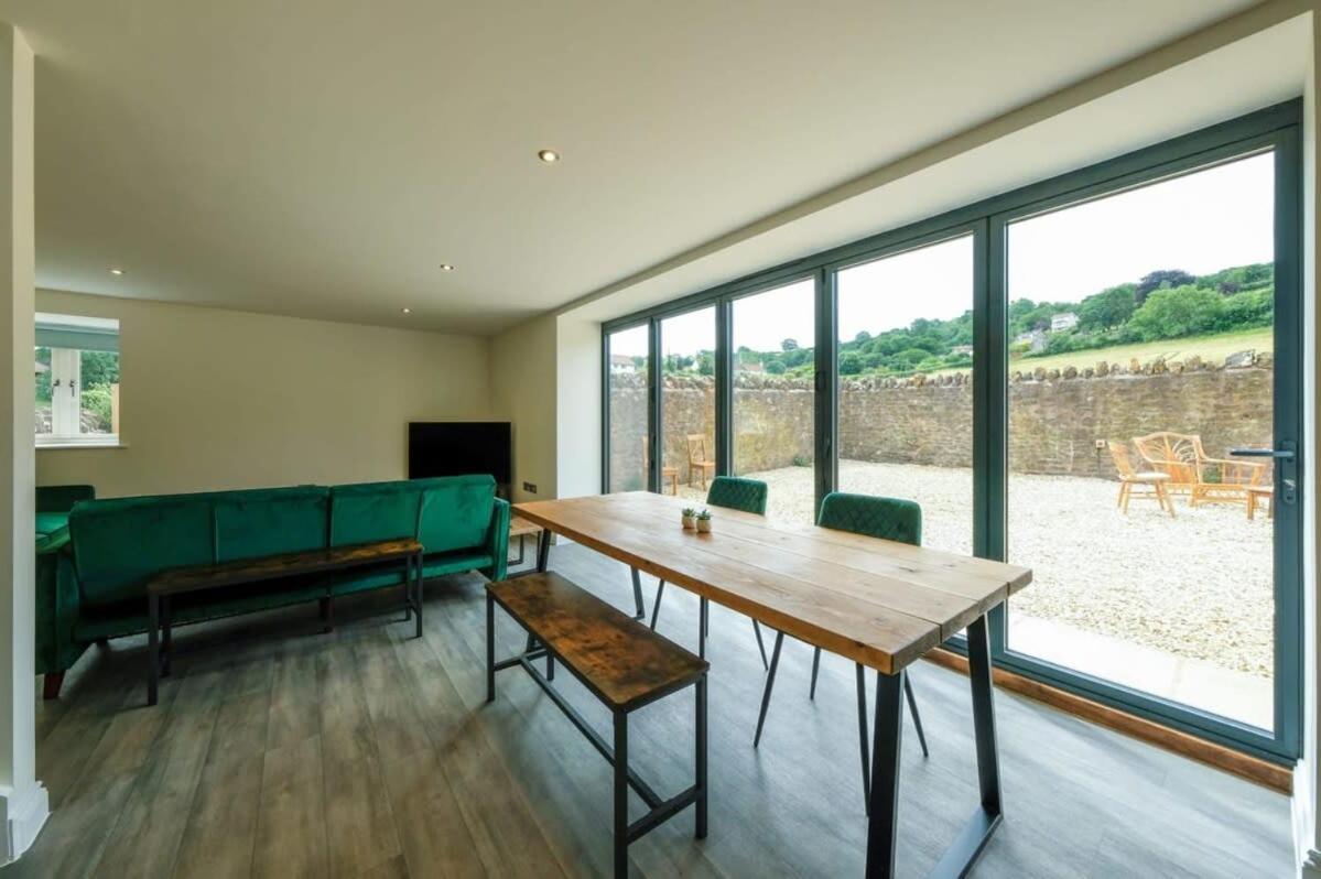 Sladacre 2 Bedroom Converted Barn Apartment Bristol